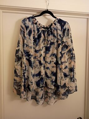 Jennifer Lopez Navy and Cream Watercolor Peasant Top ptp23